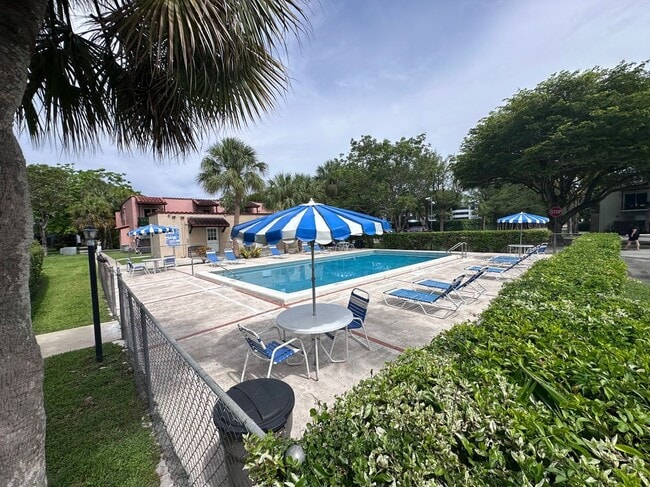 Photo - 10834 N Kendall Dr Unidad X16
