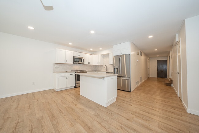 Photo - 765 N Ringgold St