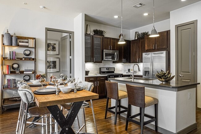 Building Photo - Lease Today & Receive 1 Month Free Rent! Unit AF1 Rental