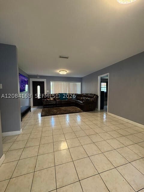 Photo - 441 NE 43rd St
