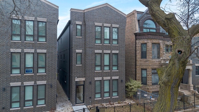 Building Photo - 4629 S Michigan Ave Unit 3