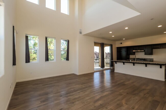 Photo - 4370 Strathmore Pl