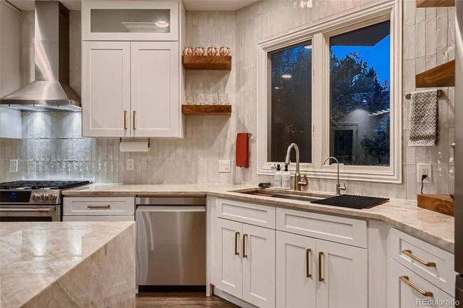 Photo - Extravagant home with lots to offer!