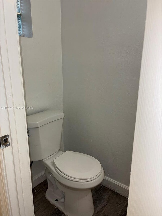 Photo - 1358 W 69th St
