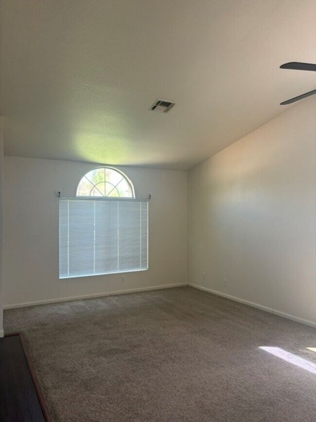 Photo - 4 Bedroom/2 Bath Home in the Northwest - $2395 Per Month!
