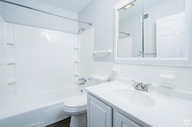 3BR, 2BA - 1,337SF - Manhattan - Bathroom