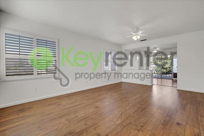 2532 Woodacre Ln