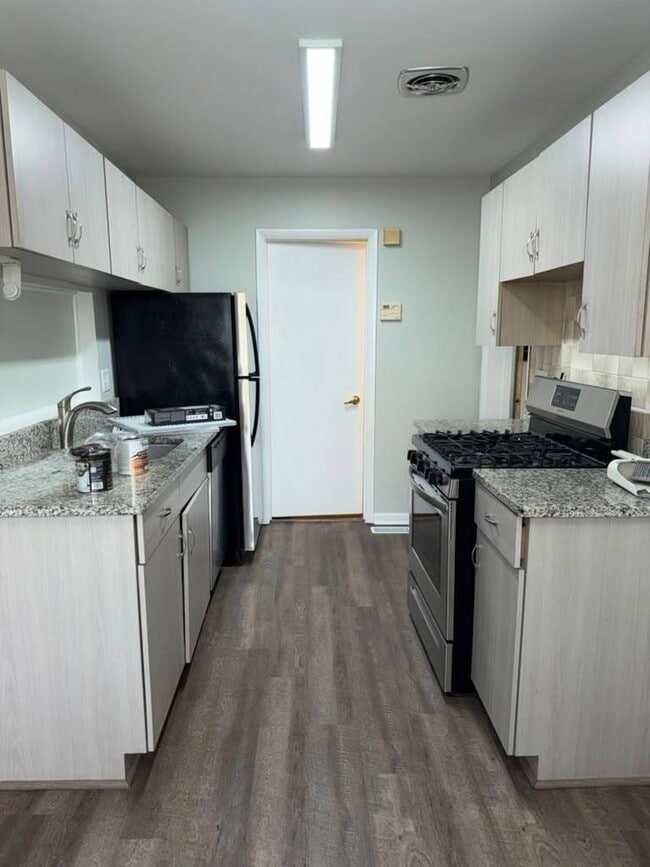 Photo - 302 Creekside Dr