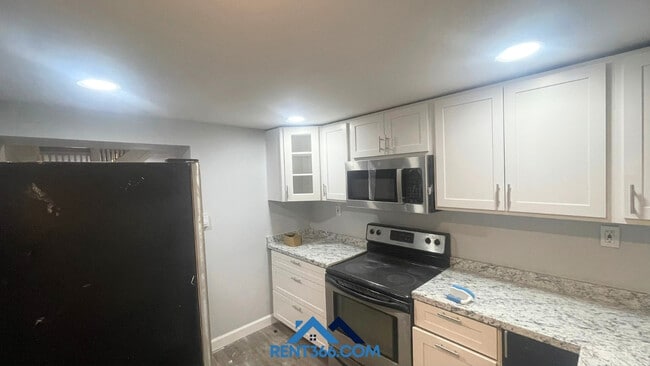 Photo - 405 E Norwegian St