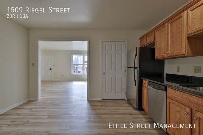 1509 Riegel St