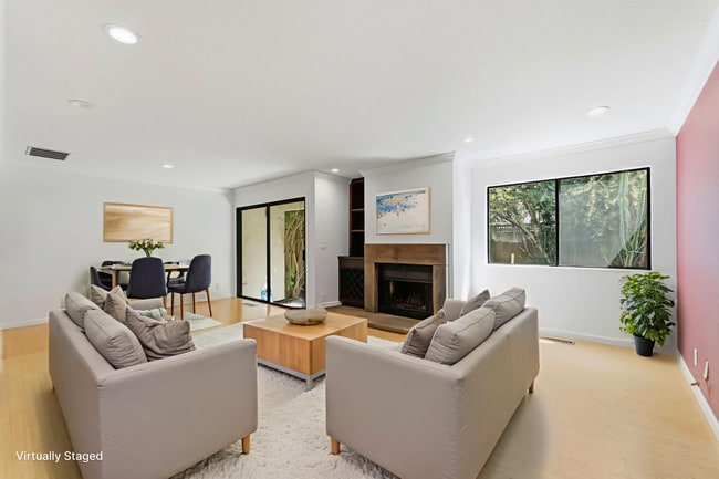 Building Photo - 2071 Holly Branch Ct