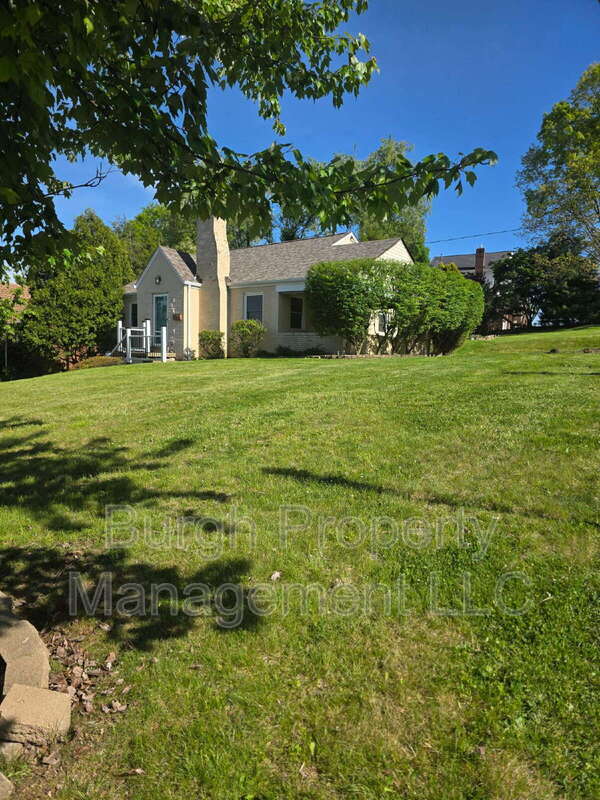 Photo - 300 Maxwell Dr