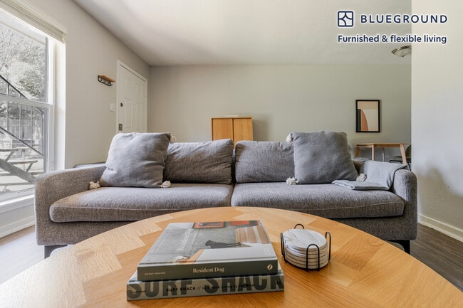 Photo - 1230 E 38th 1/2 St Unidad FL1-ID305