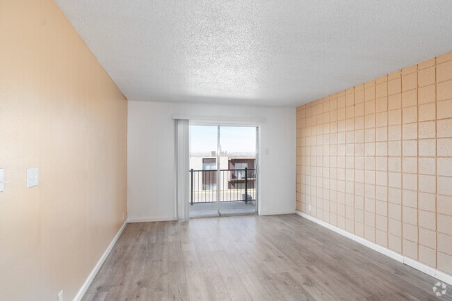 2BR, 1BA - 700SF - Living Room
