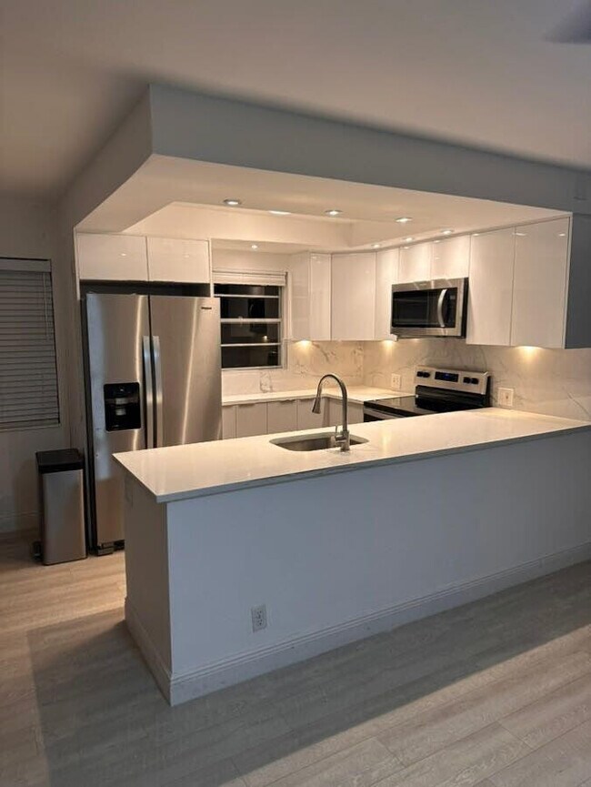 Photo - 271 Fanshaw G