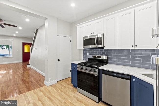 Photo - 1744 Johnston St