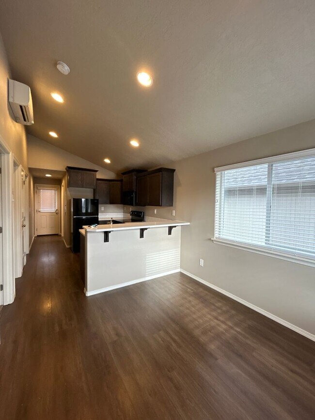 Newer 2 Bedroom / 1 Bathroom Cottage is SW... Rental House Rental in