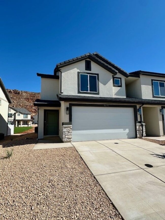 Building Photo - BRAND NEW End Unit Townhome