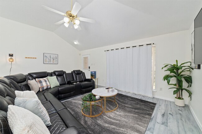 3511 Colleen Woods Cir