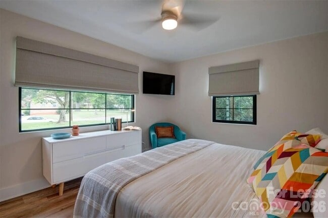 Photo - 3945 Rockfern Rd
