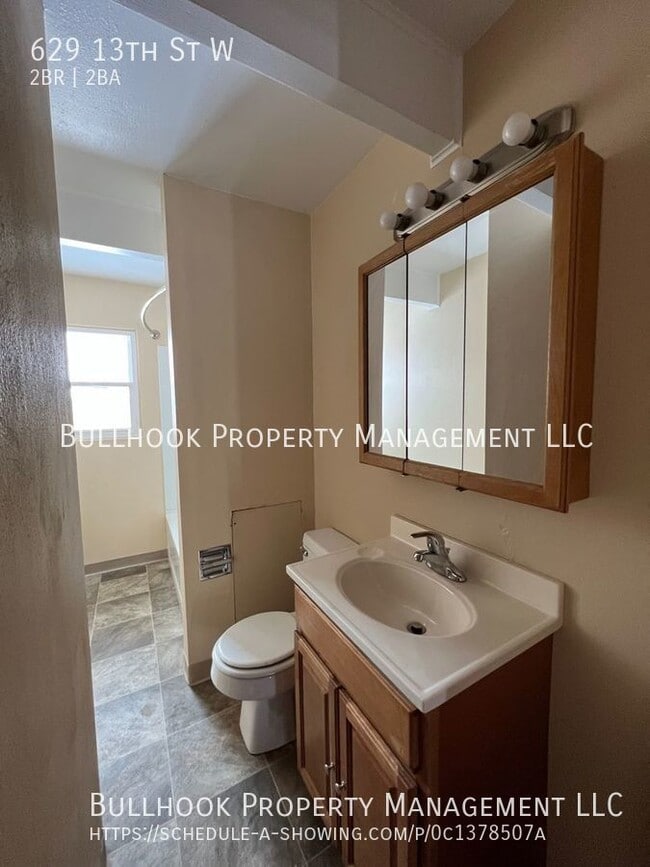 Photo - 629 13th St W