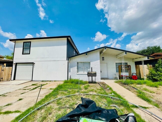 Building Photo - 206 Sevilla Loop Rental