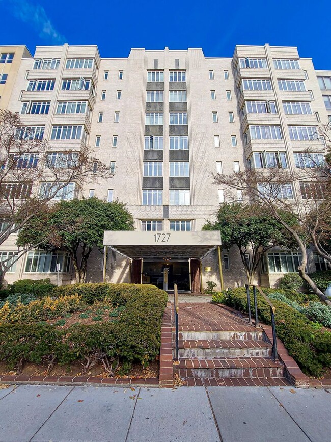 Photo - Furnished Studio Apt. in Dupont Circle. All Utilities Included...Available March 1s! Unidad 211