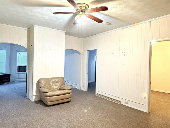 Building Photo - 87 Hathaway St Unit 1