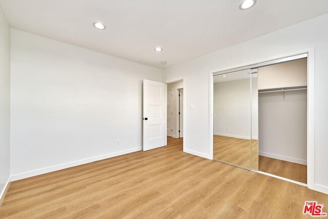 Photo - 6443 Columbus Ave