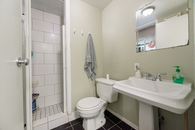 Photo - 1517 Comox St Unit 5