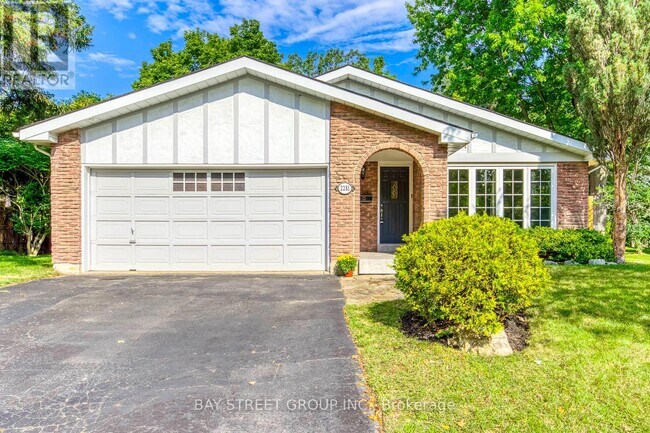 Photo - 2281 Devon Rd