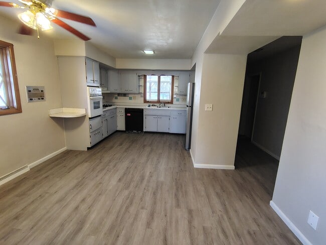 Photo - 2710 N Rockton Ave