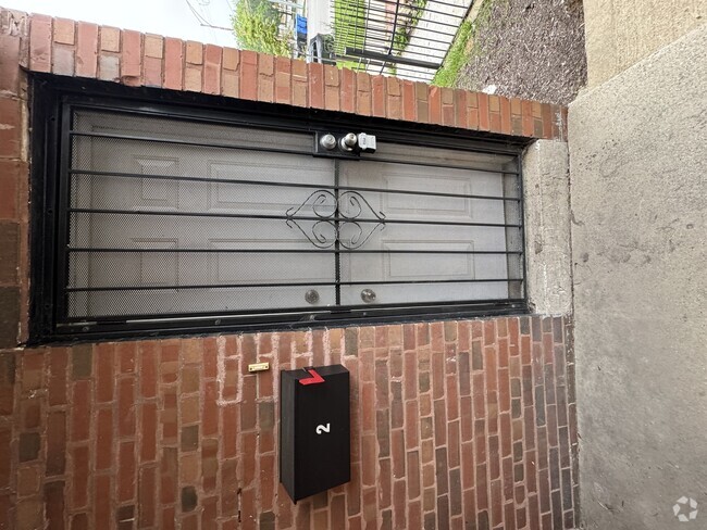 Building Photo - 3711 S Michigan Ave Unit 2A Rental