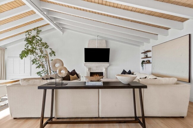 Photo - 2019 Sunset Plaza Dr