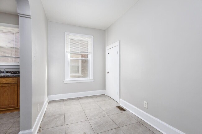 Photo - 2704 Webb St