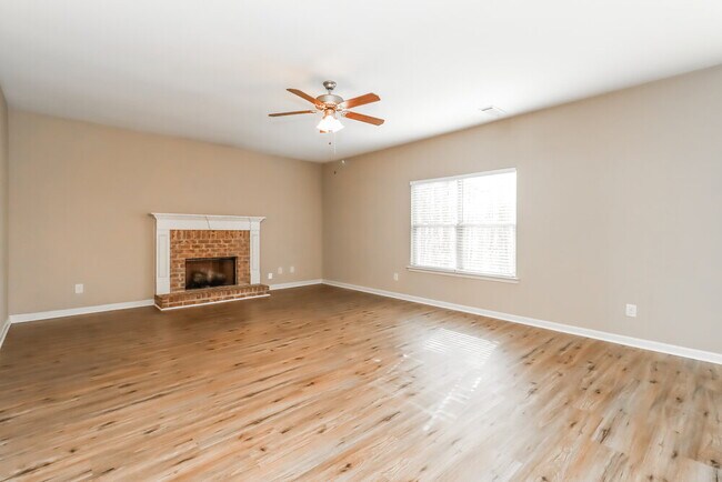 Photo - 284 Camellia Way