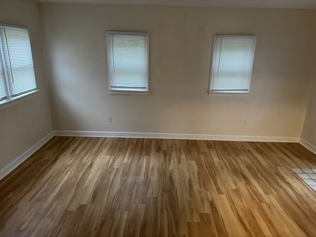Photo - 206 Charles St
