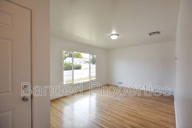 Photo - 4739 S 300 W