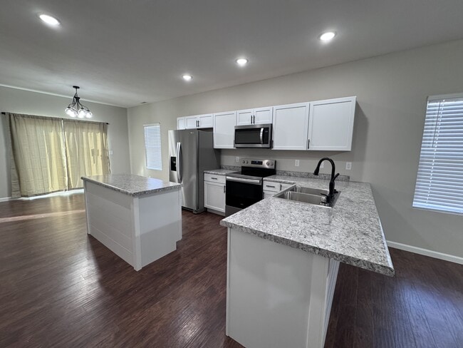 Photo - 1725 S Purdum St