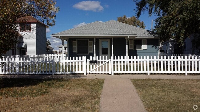 Building Photo - 2 Bedroom, 1 Bathroom House with Carport