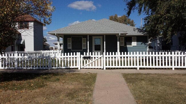 2 Bedroom, 1 Bathroom House with Carport - 2 Bedroom, 1 Bathroom House with Carport