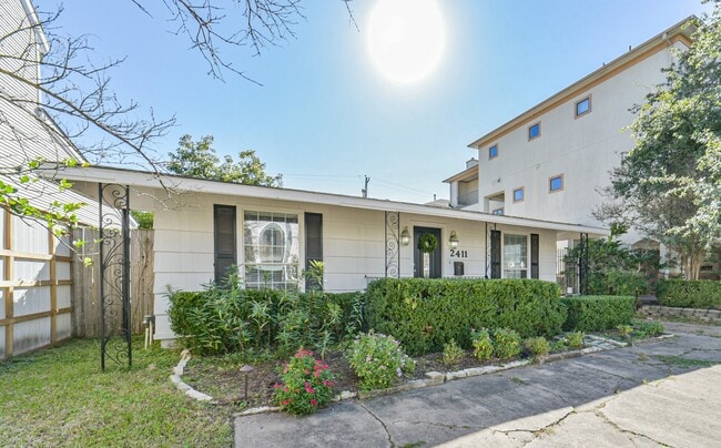 Photo - 2411 Wroxton Rd