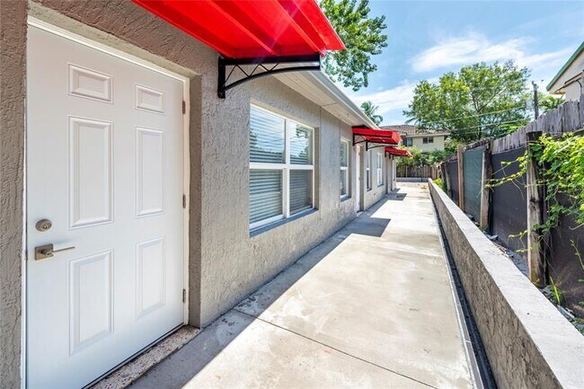 Photo - 628 NE 8th Ave Unidad 1