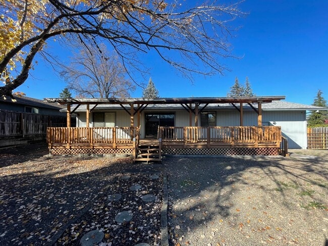 Photo - 3 bedroom, 2 bathroom, in East Medford