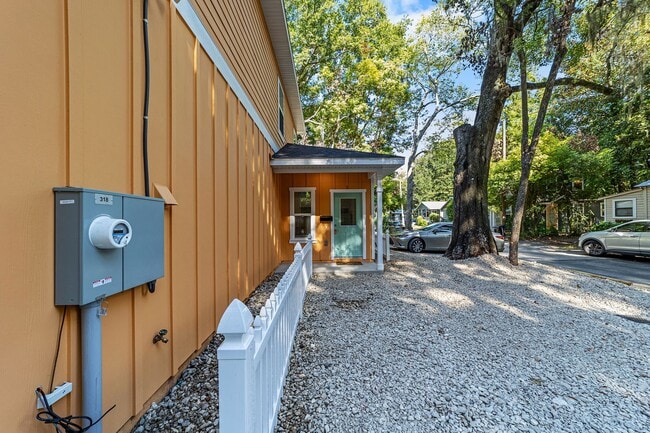 Building Photo - NOW LEASING FOR FALL 2026