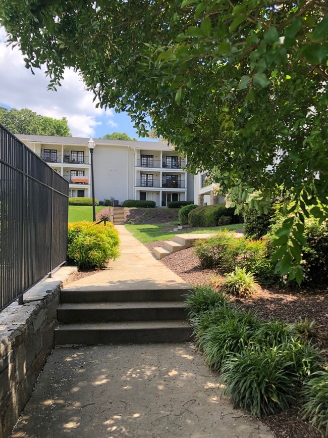 Building Photo - 1150 Collier Rd NW Unit F1 Rental