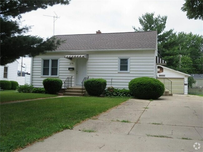 Building Photo - 2 bedroom, 1 bath house in Waterloo