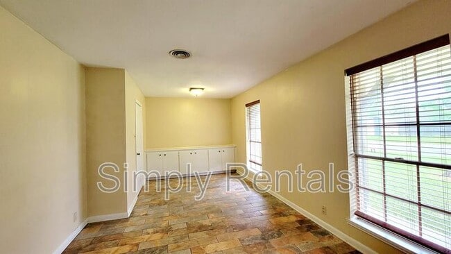 Photo - 2614 Tanglewood Dr