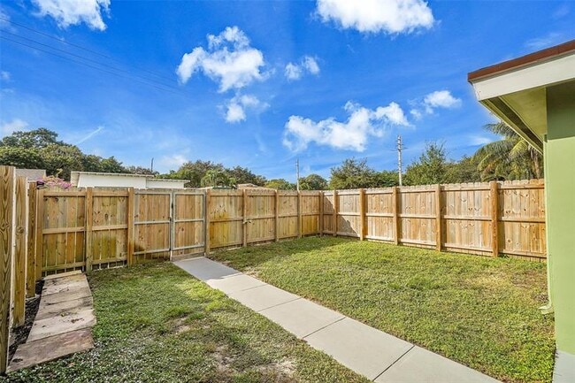 Photo - 513 SW 15th St Unit B