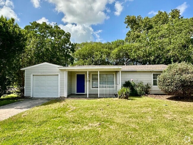 Building Photo - 1826 Wayside Dr Rental